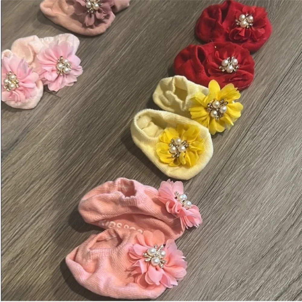 NWOT‎ Baby Booties/Socks x 9 Pair Size 0-3 Months